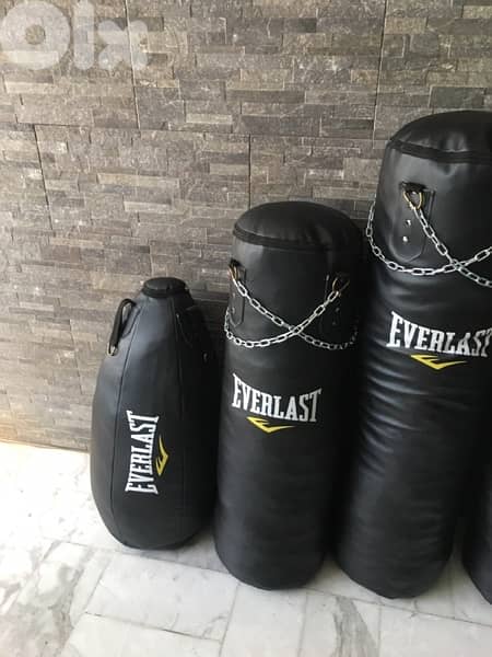 boxing bag new best quality we have also all sports equipment 3