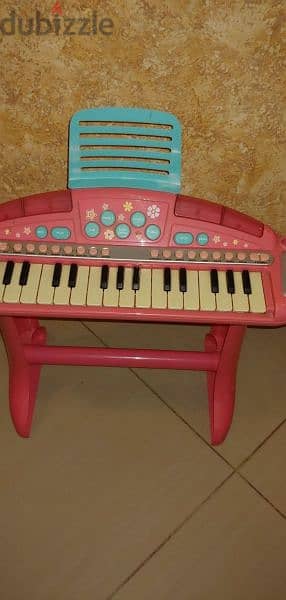 piano excellent condition working very well 0