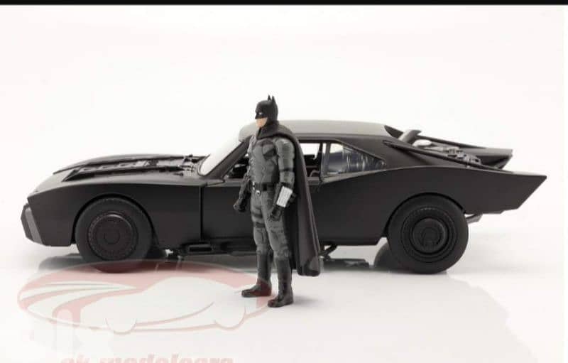Batmobile with Batman Figure ( Batman 2022) diecast car model 1;18. 2