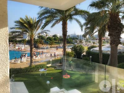 Gorgeous chalet in Marina Del Sol with garden by the yacht port