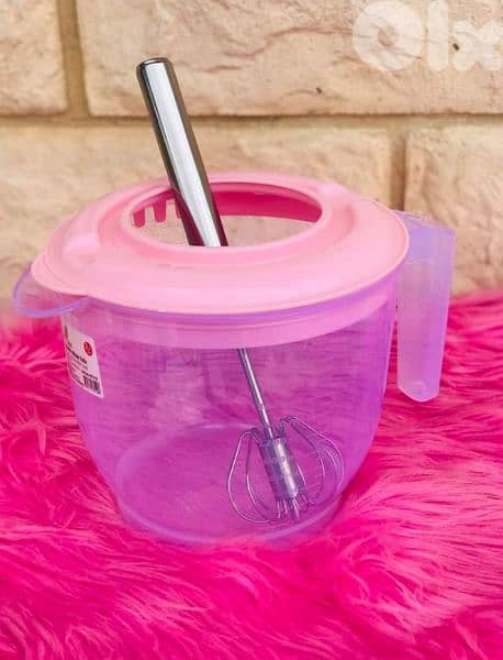 whipping bowl with measures 0