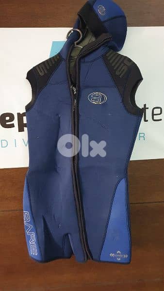 3mm, 5mm, 6mm 7mm 9mm wet suits , dry suits 5