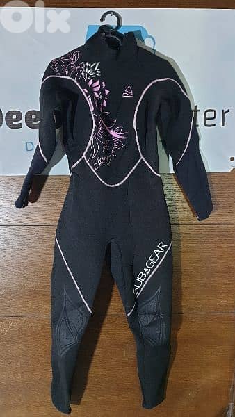 3mm, 5mm, 6mm 7mm 9mm wet suits , dry suits 8
