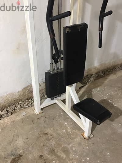 seated pec rear delt machine like new we have also all sport equipment 3
