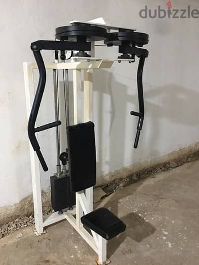 seated pec rear delt machine like new we have also all sport equipment 4