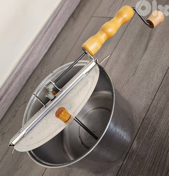 Garage sale: Soup Bowl, Tray, mezze plates, popcorn pot and more 6