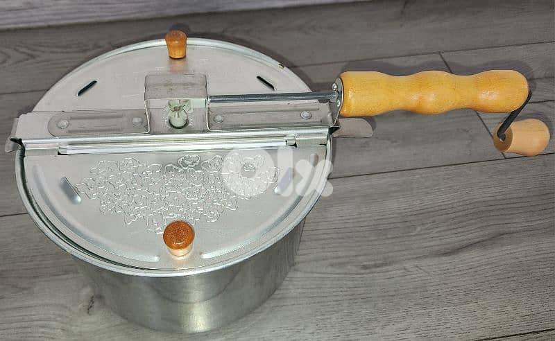 Garage sale: Soup Bowl, Tray, mezze plates, popcorn pot and more 7