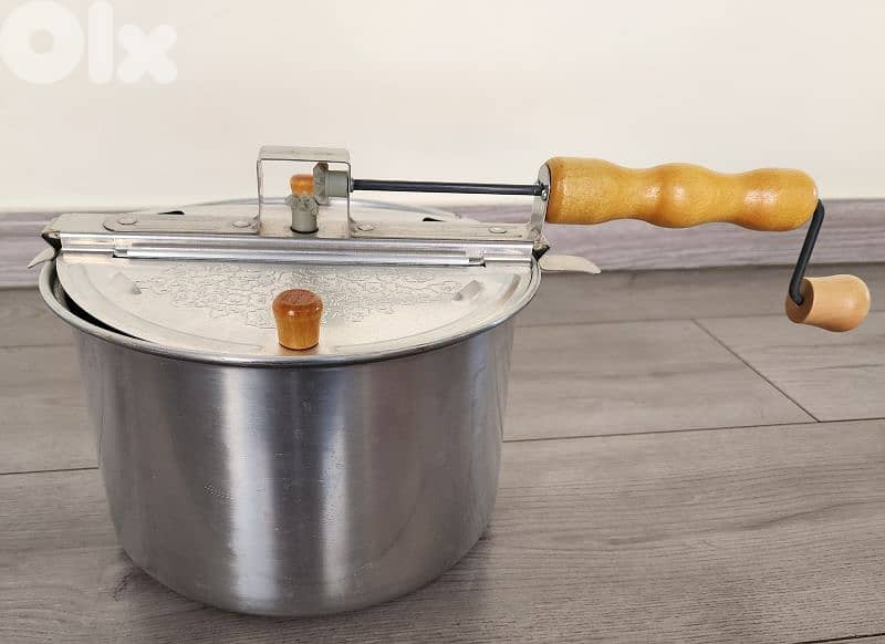 Garage sale: Soup Bowl, Tray, mezze plates, popcorn pot and more 8