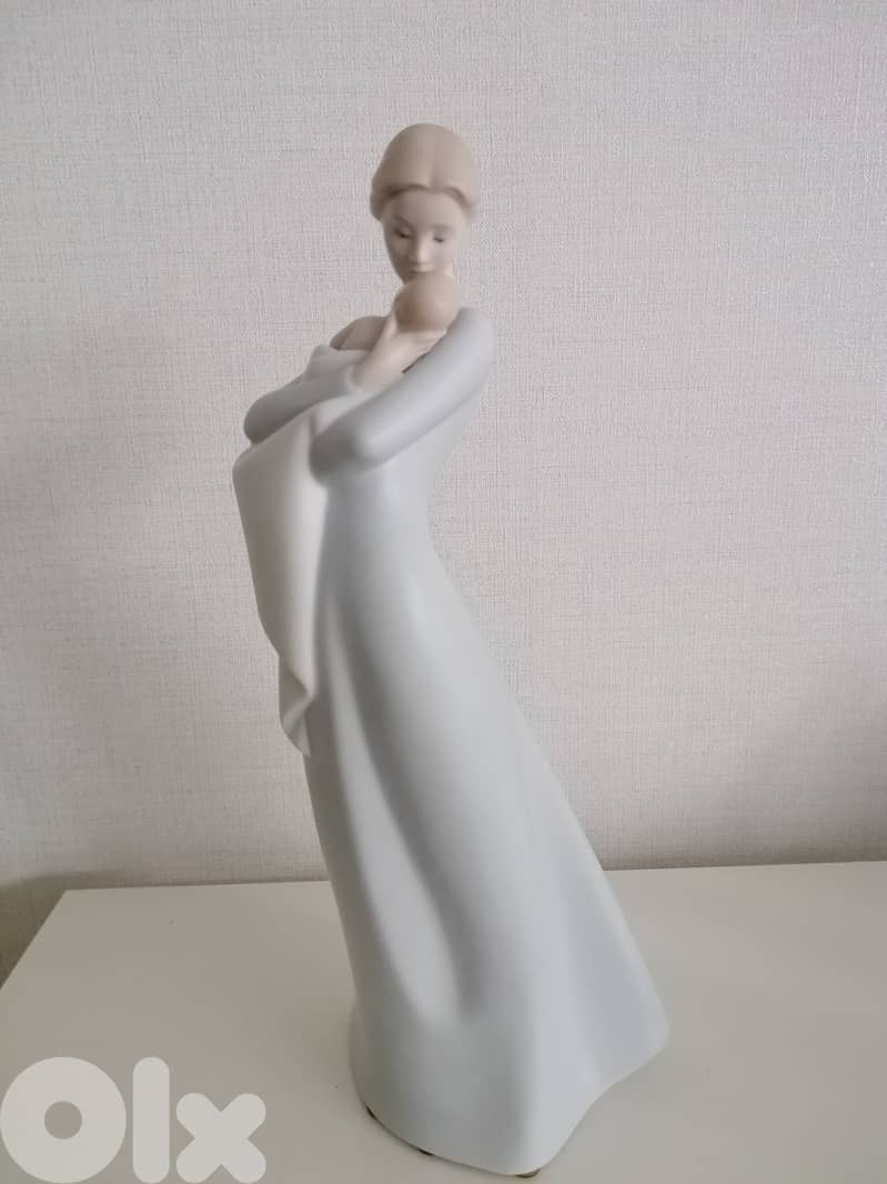 Lladró Mother & Baby - hand made porcelain statue 1