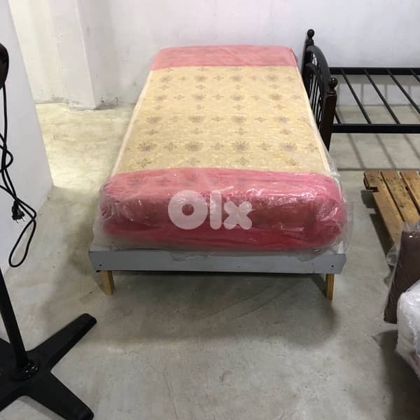 تخت مفرد مع فرشه 1