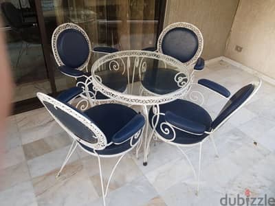 طاولة مع ٤ كراسي حديد Fer Forgé