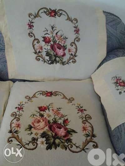 Deux fauteuils aubussons faits main (vrai point) $ 2000. -