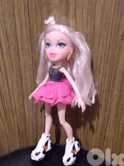 BRATZ HELLO MY NAME IS CLOE MGA GREAT Weared doll +Shoes, flex legs=25