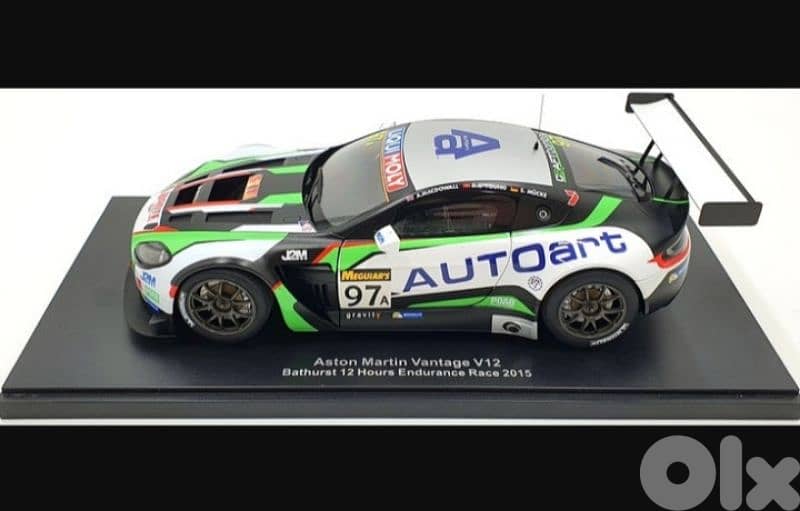 Aston Martin Vantage V12 diecast car model 1;18. 1