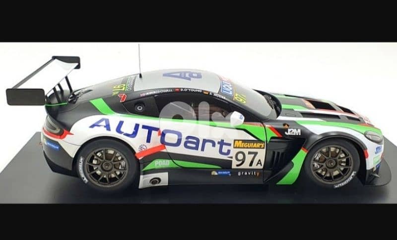 Aston Martin Vantage V12 diecast car model 1;18. 3