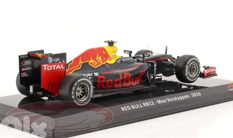 Max Verstappen Red Bull RB12 (2016) diecast car model 1:24. 3