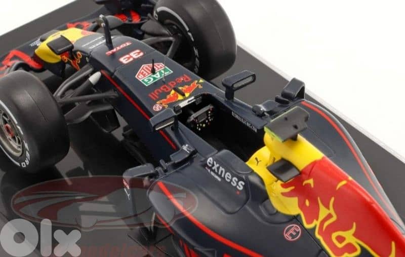 Max Verstappen Red Bull RB12 (2016) diecast car model 1:24. 5