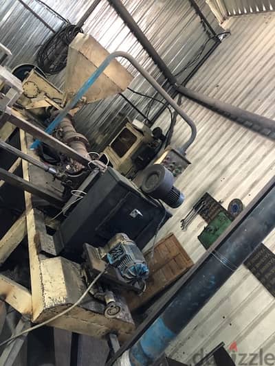 مكنة حب نايلون +  عجانة +  مولد كهرباء ١٥٠ kva