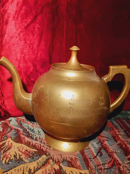 ابريق شاي أنتيك نحاس أصفر منقوش حجم كبير 0