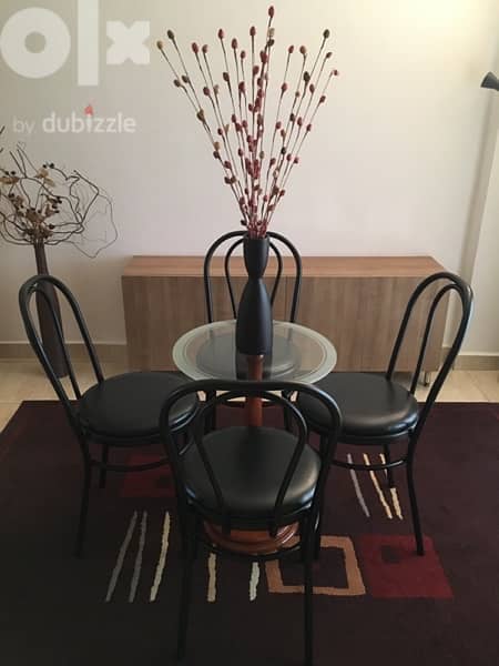 4 chairs - ٤ كراسي 1