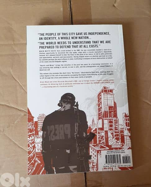 DMZ Hearts and Minds Graphic Novel. 1