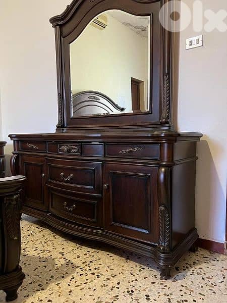 غرفة نوم ملكية صناعة ماليزية مستعملة بحالة جديدة 1