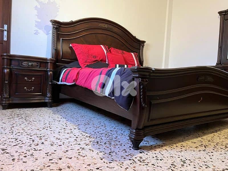 غرفة نوم ملكية صناعة ماليزية مستعملة بحالة جديدة 2
