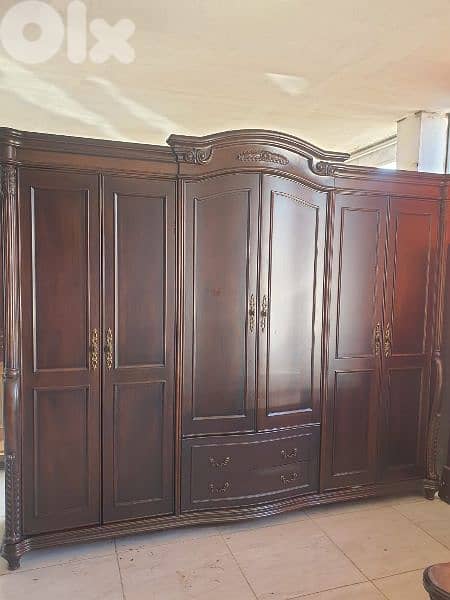 غرفة نوم ملكية صناعة ماليزية مستعملة بحالة جديدة 3