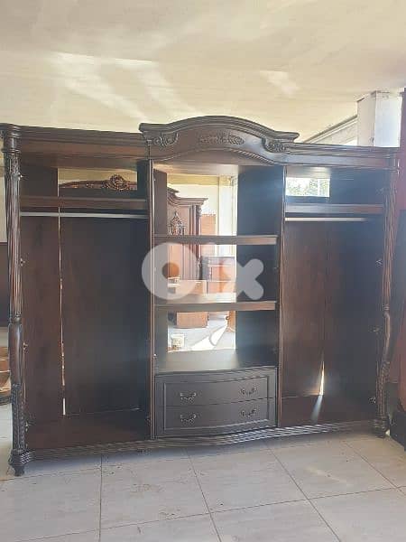 غرفة نوم ملكية صناعة ماليزية مستعملة بحالة جديدة 4