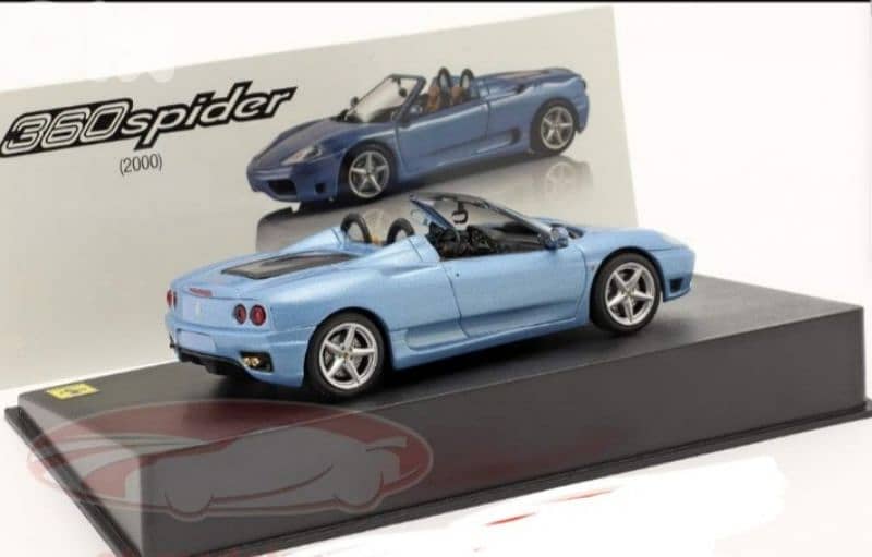 Ferrari 360 Spider (2000) diecast car model 1;43. 4