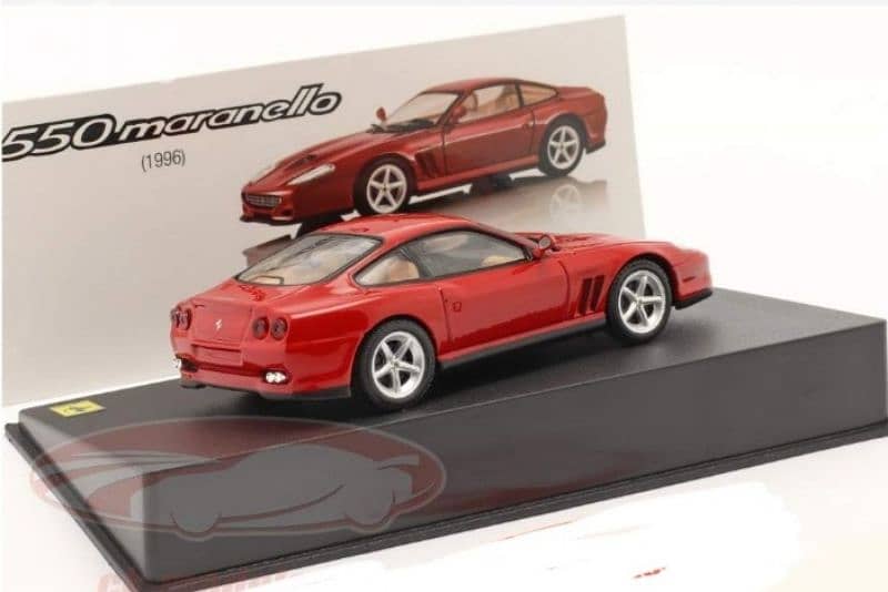 Ferrari F550 Maranello (1996) diecast car model 1;43. 4