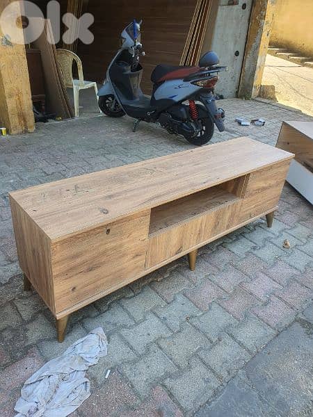 عرض على طاولة TV Unit جديدة من المعمل 0