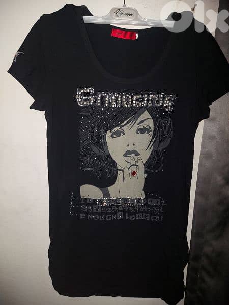 للبيع تيشرت نسائي 2