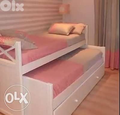 تخت لشخصين مع صوفه بنفس الوقت