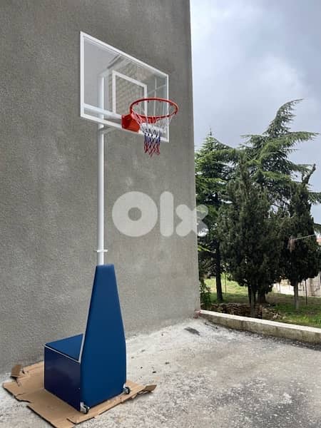 Basketball Hoop with safety / wheels 3