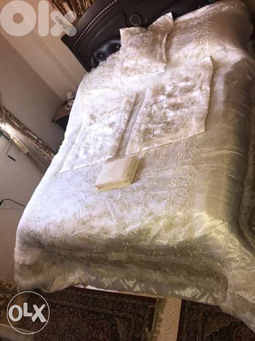 كوفورليه عرايسي جديد (مع ٣ مخدات وزوج شراشف) 6