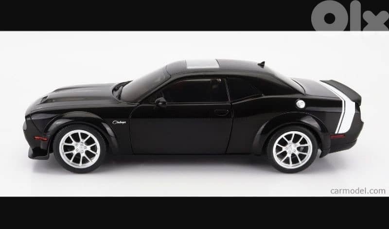Dodge Challenger Hellcat Black Ghost '23 diecast car model 1;18. 2