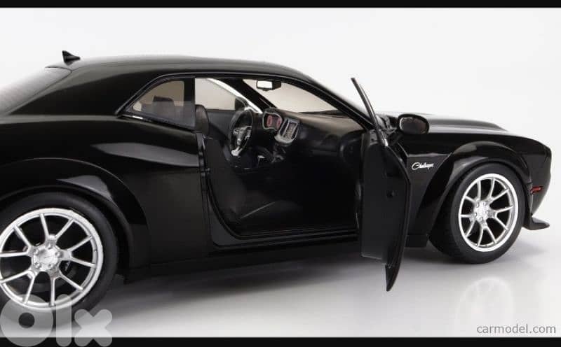 Dodge Challenger Hellcat Black Ghost '23 diecast car model 1;18. 5