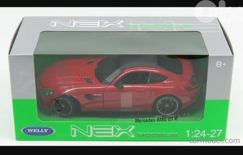 Mercedes AMG GT-R (2017) diecast car model 1:24. 4