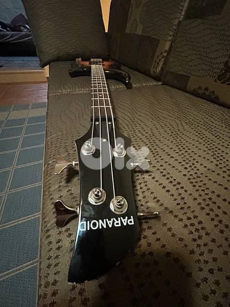 bass guitar and amplifier 3