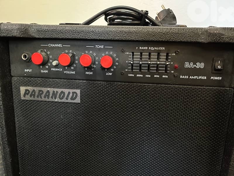 bass guitar and amplifier 5