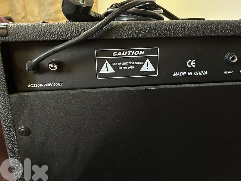 bass guitar and amplifier 6