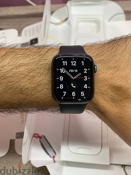 Apple watch series 5 (44mm) 4