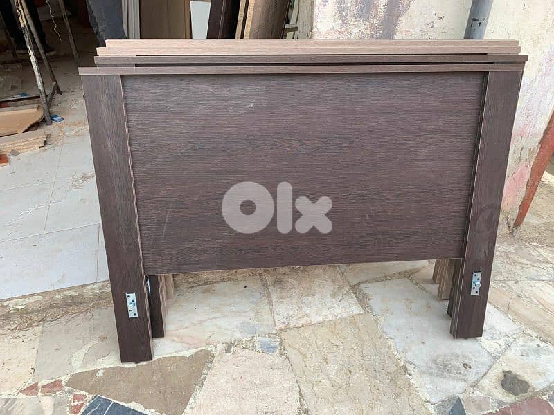 تخت مفرد ونص عرض 120 سم 1