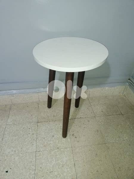 مفروشات متنوعةو كراسي و طاولات 4