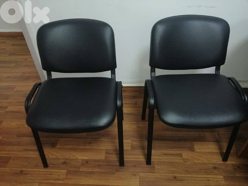مفروشات متنوعةو كراسي و طاولات 1