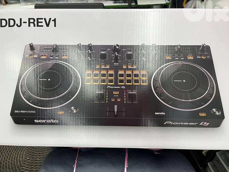 Pioneer DDJ-REV1 Serato DJ Controller (DDJREV1 DJ Set) 1