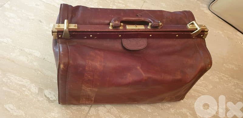price  reduced antique hand made bag quen leather 1
