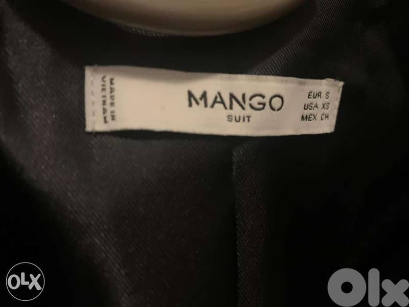 •Mango Cropped Blazer •Color:Dark Navy •Size:Small Condition:Like New 2