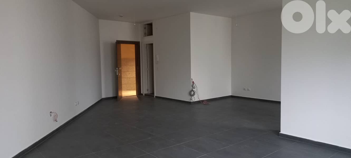 Original Office In Prestigious Commercial Center مكتب مميز في مركز تجا 0